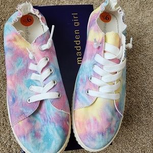 Madden Girl Mashaa Tie Dye sneakers 9 1/2 womens
